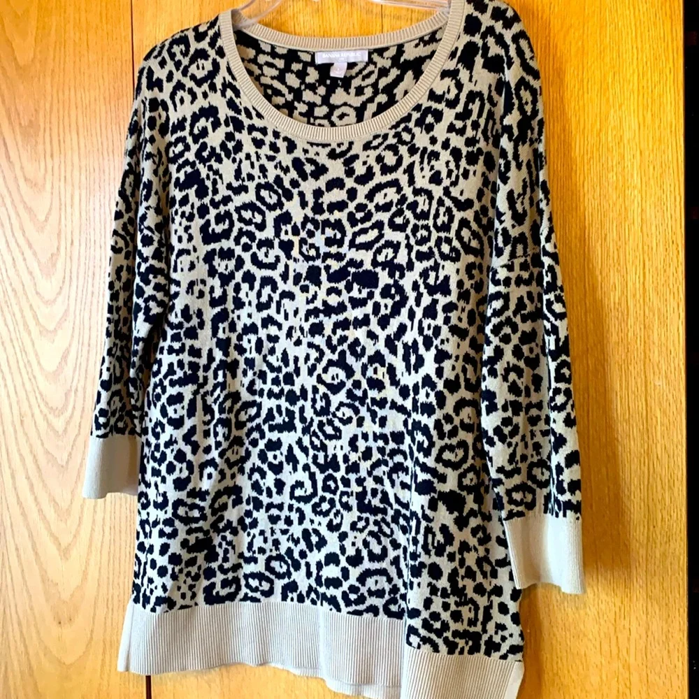 Banana Republic L leopard print black taupe crew neck sweater tunic 3/4 sleeve